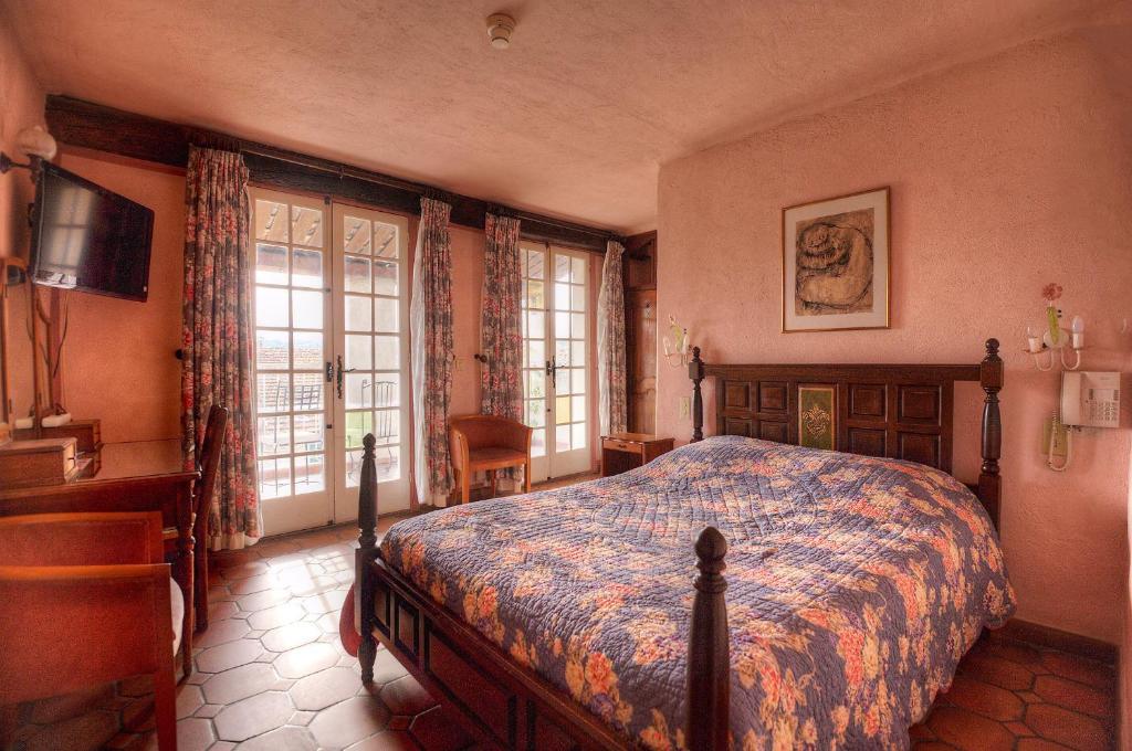 Hotel Les Arcades Biot Exterior photo